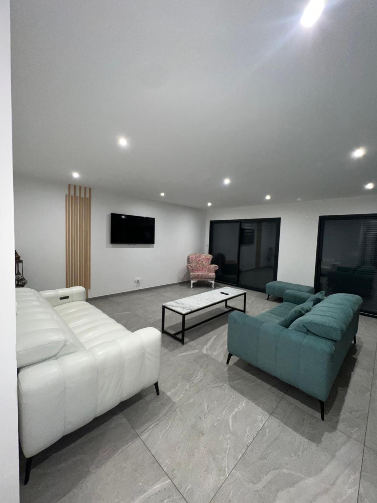 Maison Moderne イス・シュル・ティーユ エクステリア 写真